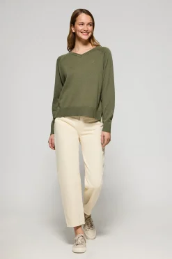 Jersey verde claro en cuello v de algodón y lino con monograma bordado
