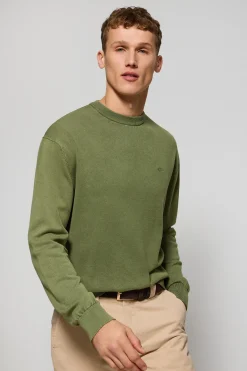 Jersey verde claro garment dye de cuello redondo y logo bordado