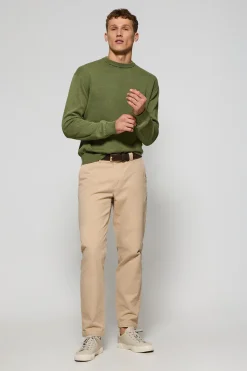 Jersey verde claro garment dye de cuello redondo y logo bordado