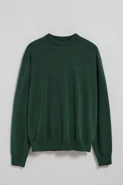 Jersey verde esmeralda garment dye de cuello redondo y logo bordado