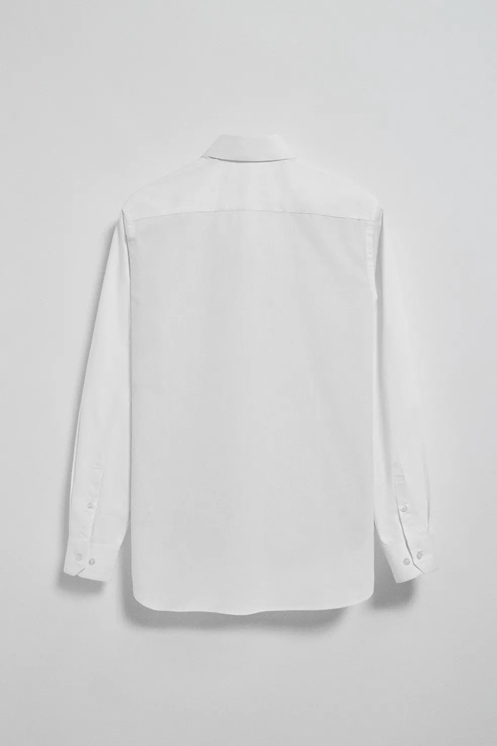 Pack de dos camisas slim en blanco y azul marino con logo Rigby Go