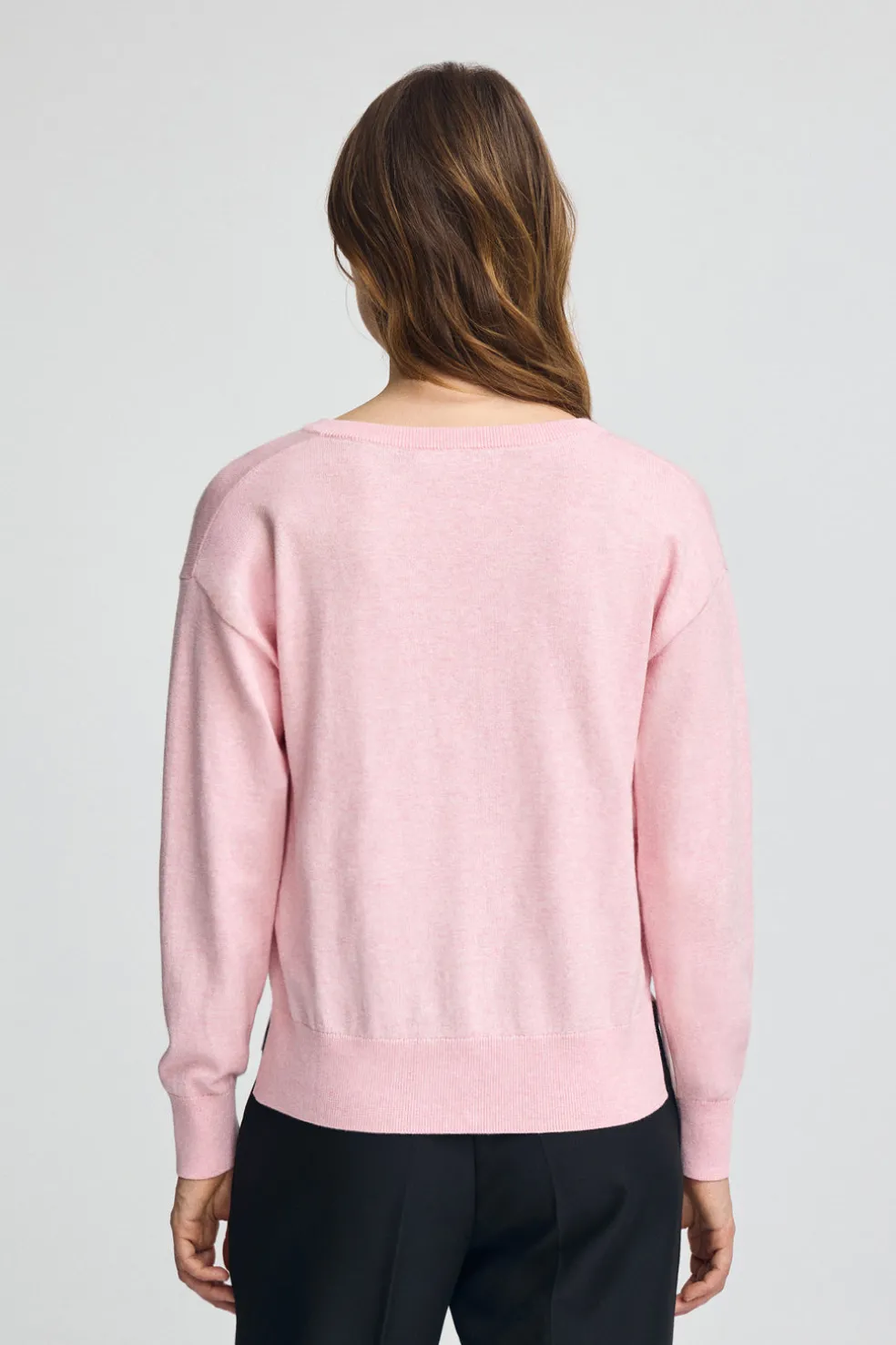 Pack mujer de dos jerseis negro y rosa vigoré de cuello pico en mezcla lana y bordado Rigby Go