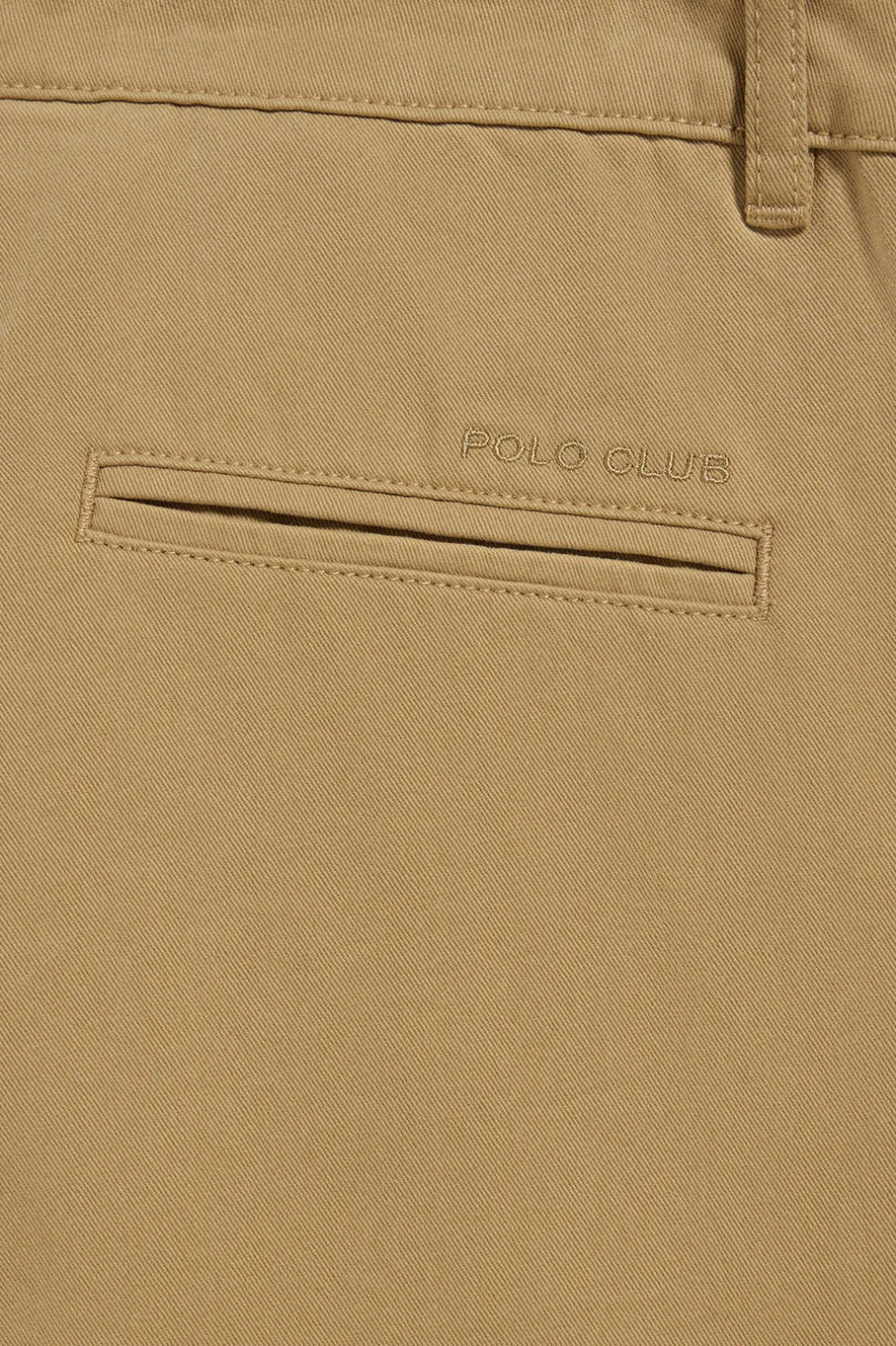 Pantalón chino May color arena con bordado en bolsillo minimal Polo Club