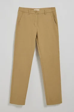 Pantalón chino May color arena con bordado en bolsillo minimal Polo Club