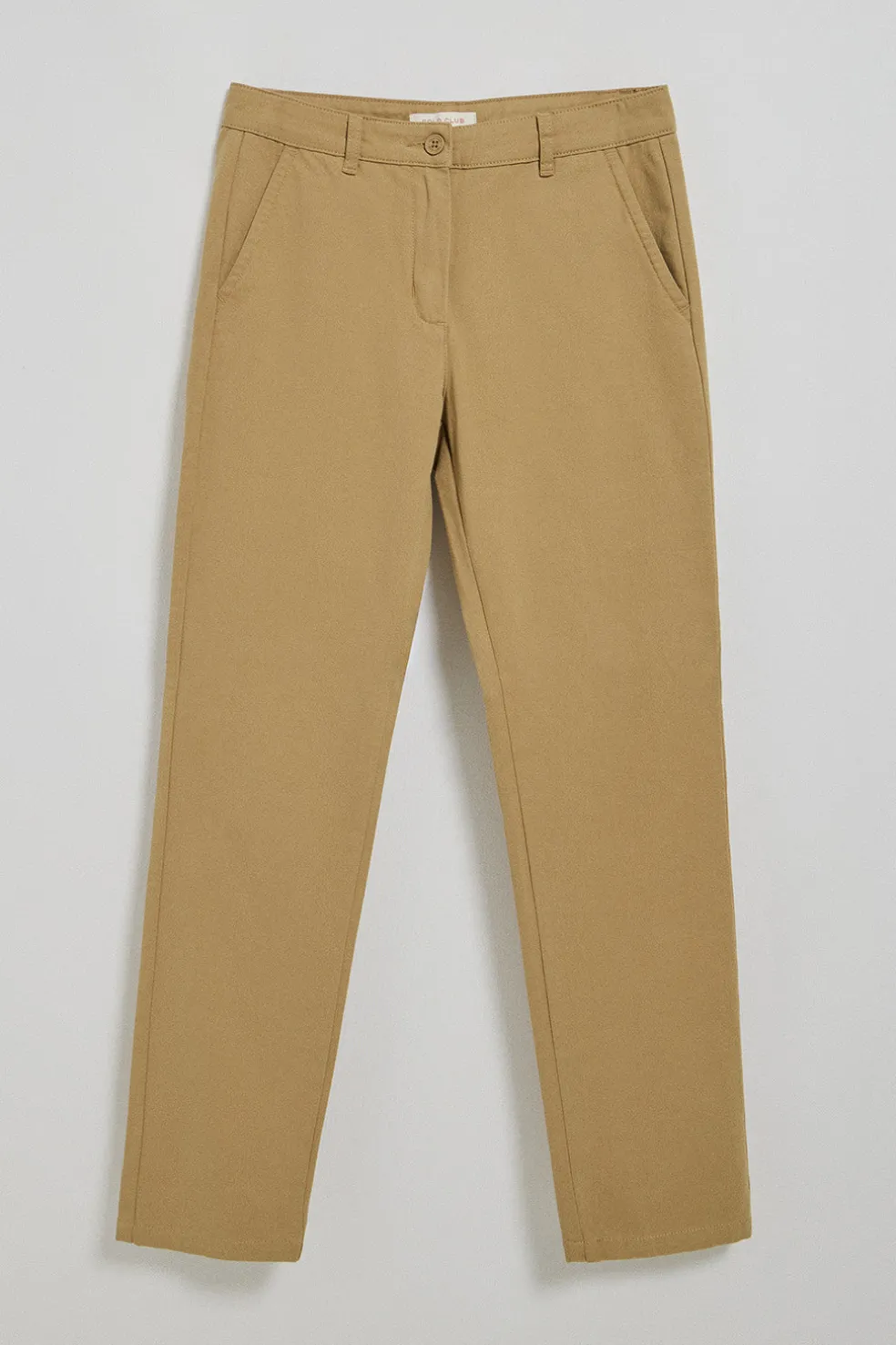 Pantalón chino May color arena con bordado en bolsillo minimal Polo Club