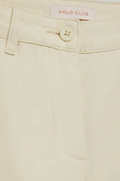 Pantalón chino May color crudo con bordado en bolsillo minimal Polo Club