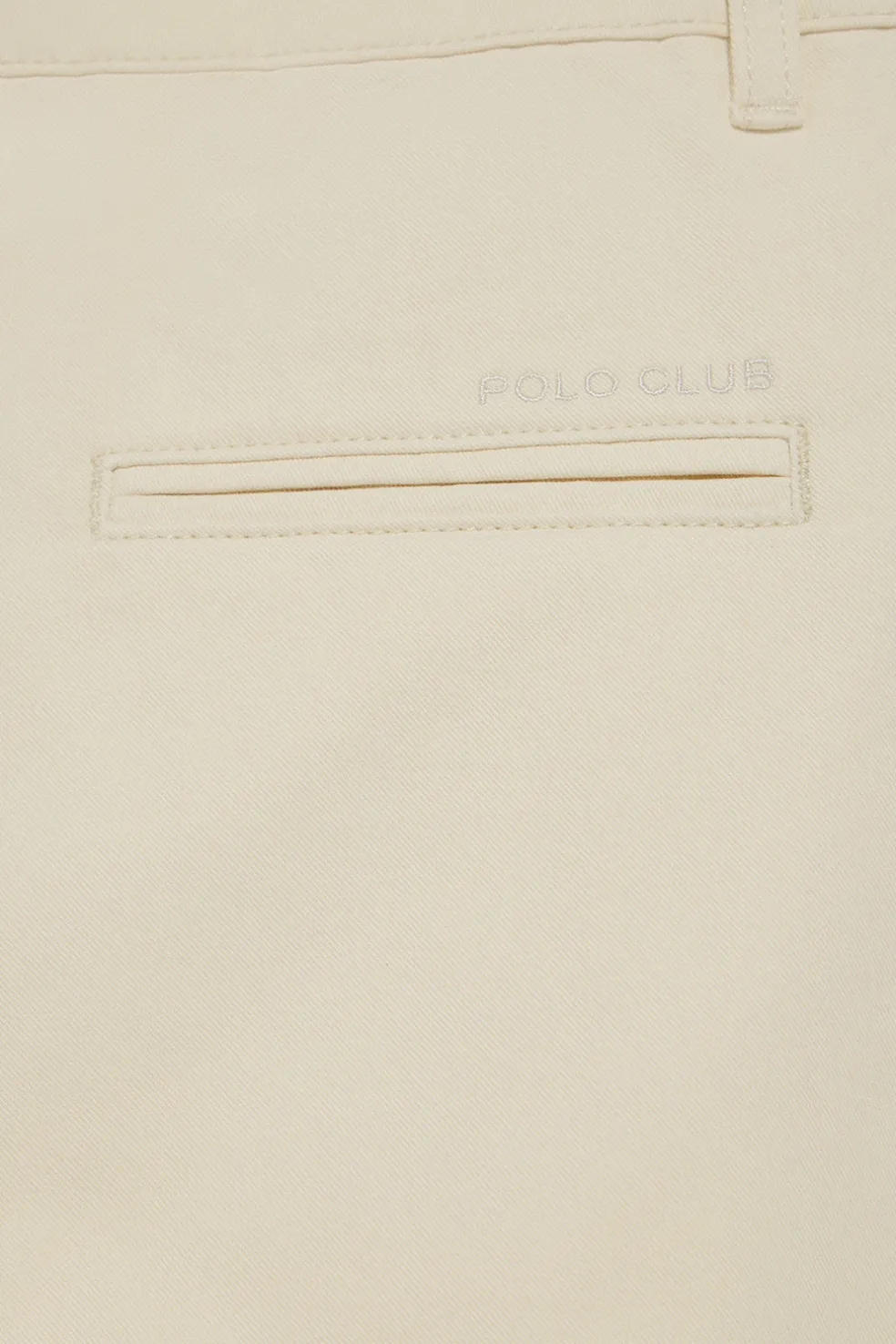 Pantalón chino May color crudo con bordado en bolsillo minimal Polo Club