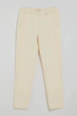 Pantalón chino May color crudo con bordado en bolsillo minimal Polo Club