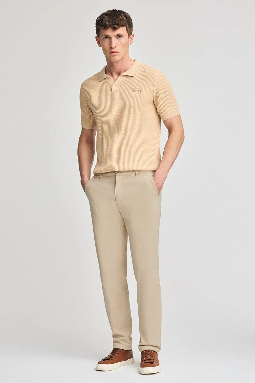 Pantalón chino Vanya color beige con bordado Polo Club