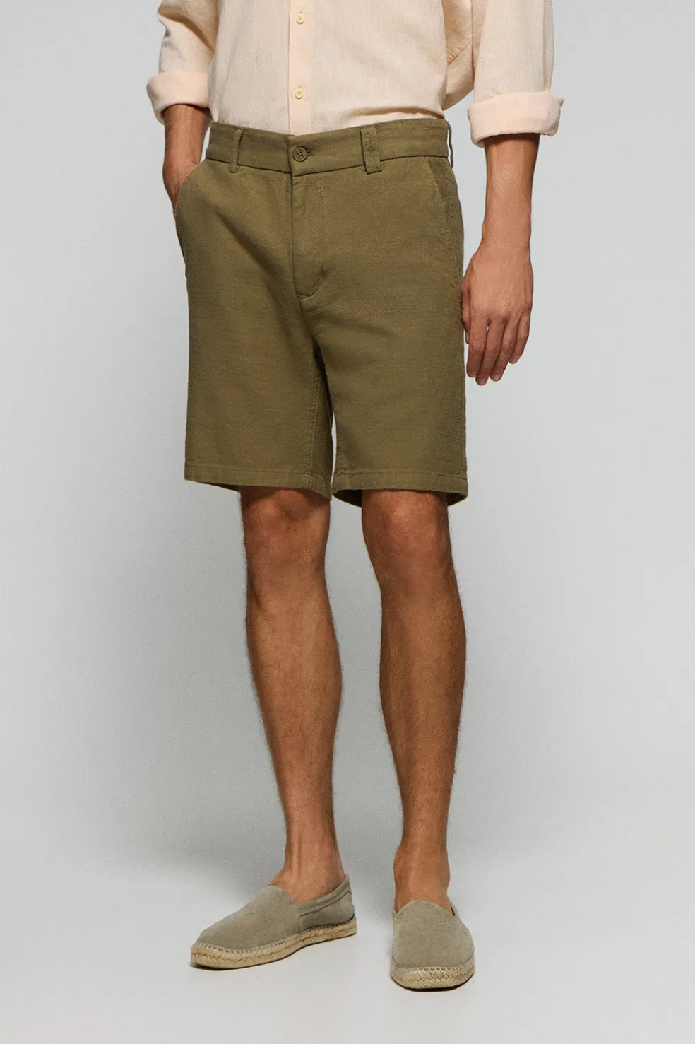 Pantalón corto Bali de lino y algodón color verde caqui con detalles bordados Polo Club