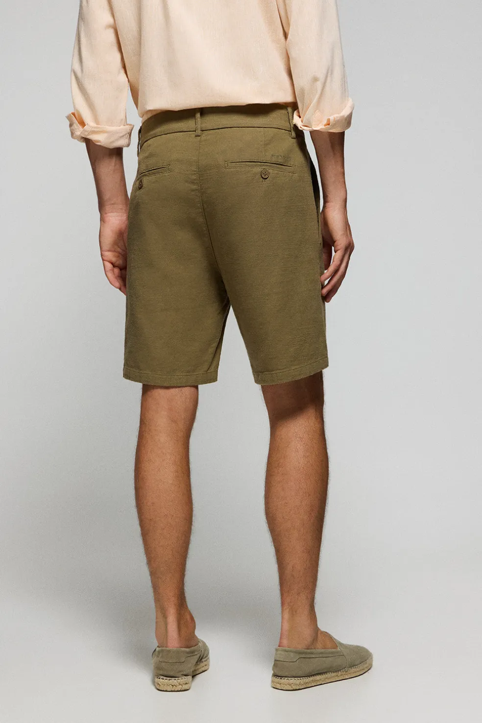 Pantalón corto Bali de lino y algodón color verde caqui con detalles bordados Polo Club