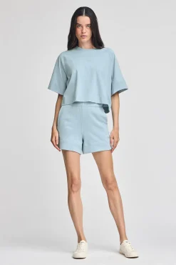 Pantalón corto de algodón azul claro con logo bordado