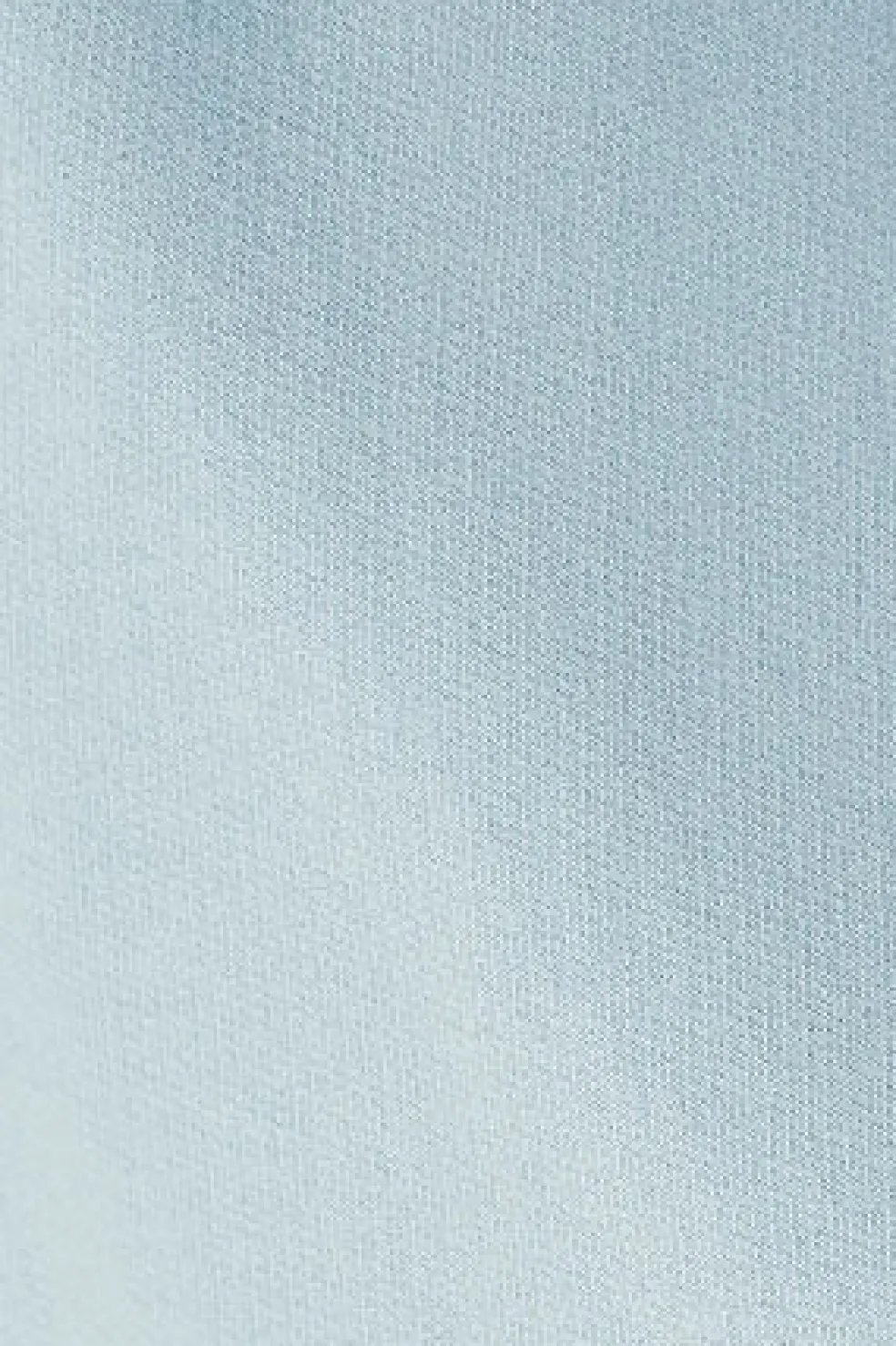 Pantalón corto de algodón azul claro con logo bordado