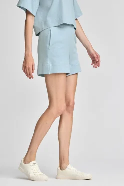 Pantalón corto de algodón azul claro con logo bordado