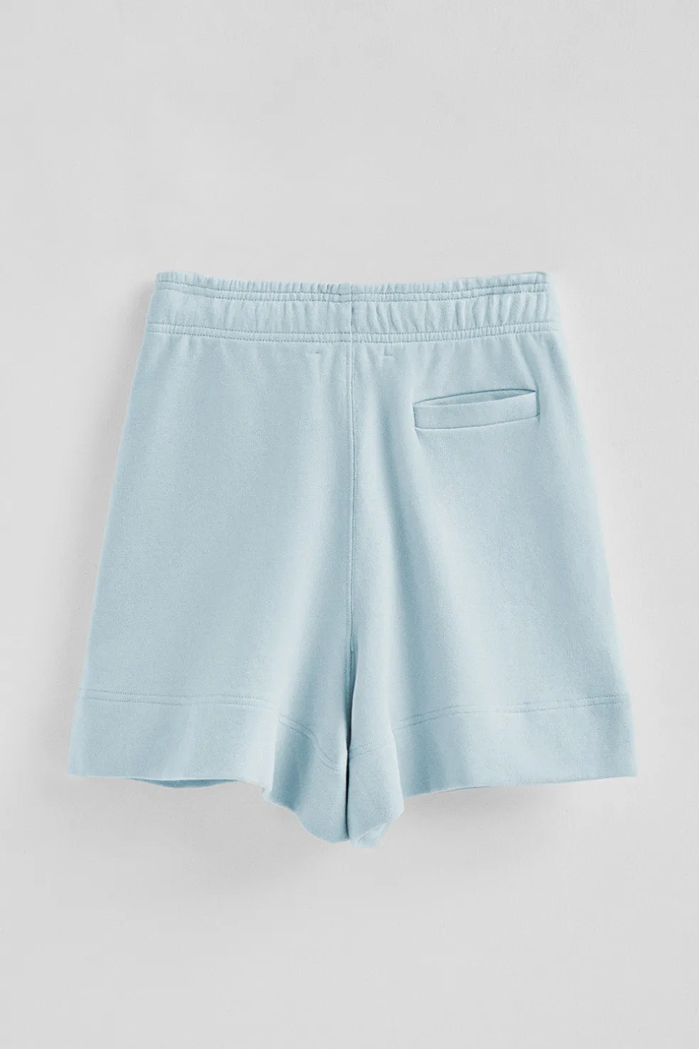 Pantalón corto de algodón azul claro con logo bordado