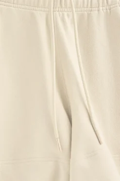 Pantalón corto de algodón color crudo con logo bordado