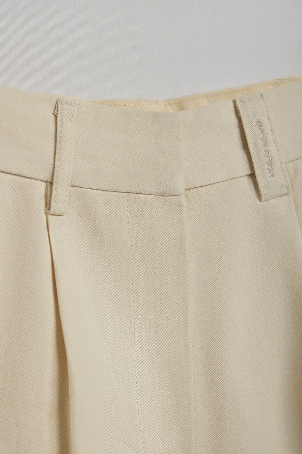 Pantalón corto de sarga Menfis color arena con detalles Polo Club