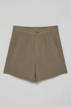 Pantalón corto Soller color taupe de lino y algodón con detalle Polo Club