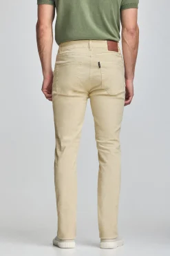 Pantalón Slim Voss en beige con cinco bolsillos