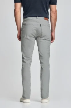 Pantalón Slim Voss en gris con cinco bolsillos