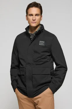 Parka ligera Chelsea color negro con parche logotipado