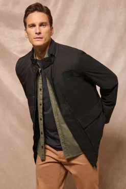 Parka ligera Chelsea color negro con parche logotipado