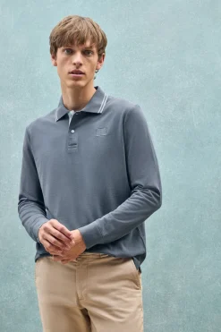 Polo azul denim de manga larga y dos botones con parche logotipado