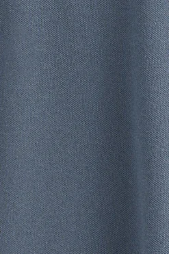 Polo azul denim de manga larga y dos botones con parche logotipado