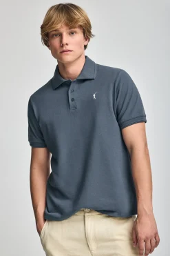 Polo azul denim de manga corta y tres botones con logo bordado Rigby Go