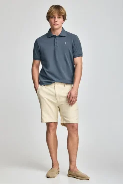 Polo azul denim de manga corta y tres botones con logo bordado Rigby Go