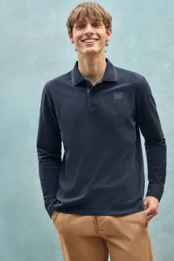 Polo azul marino de manga larga y dos botones con parche logotipado