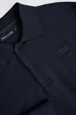 Polo azul marino de manga larga y dos botones con parche logotipado