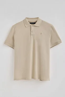 Polo beige de algodón y lino con dos botones y monograma bordado