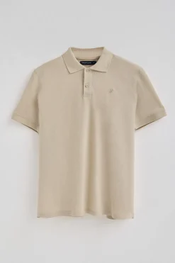 Polo beige de algodón y lino con dos botones y monograma bordado