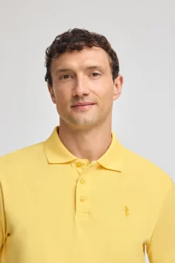 Polo color amarillo claro de piqué de manga corta y bordado Rigby Best