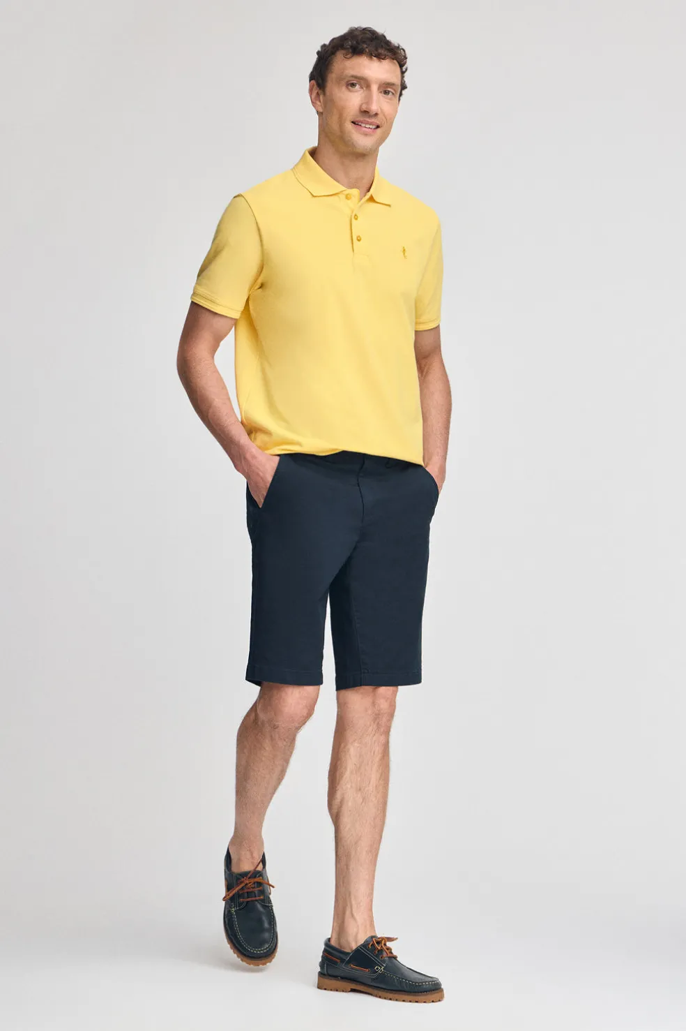 Polo color amarillo claro de piqué de manga corta y bordado Rigby Best