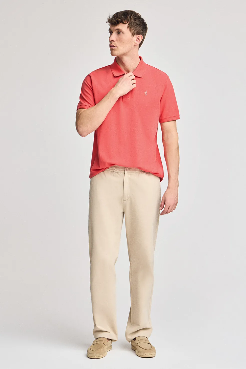 Polo color coral de piqué de manga corta y bordado Rigby Best