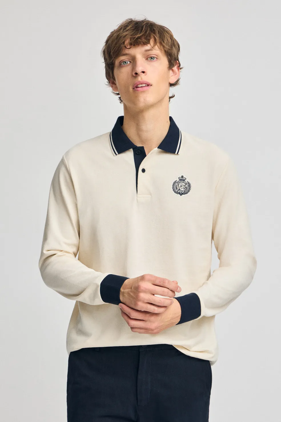 Polo color crudo de manga larga Anchor con detalle náutico