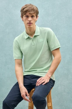 Polo color menta de manga corta y dos botones con detalle en el pecho