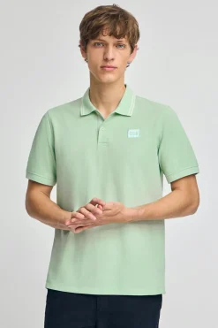 Polo color menta de manga corta y dos botones con detalle en el pecho