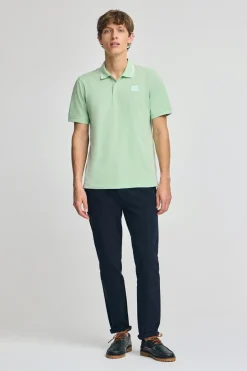 Polo color menta de manga corta y dos botones con detalle en el pecho
