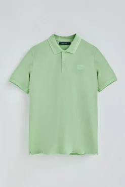 Polo color menta de manga corta y dos botones con detalle en el pecho