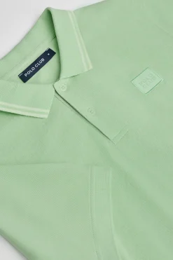 Polo color menta de manga corta y dos botones con detalle en el pecho