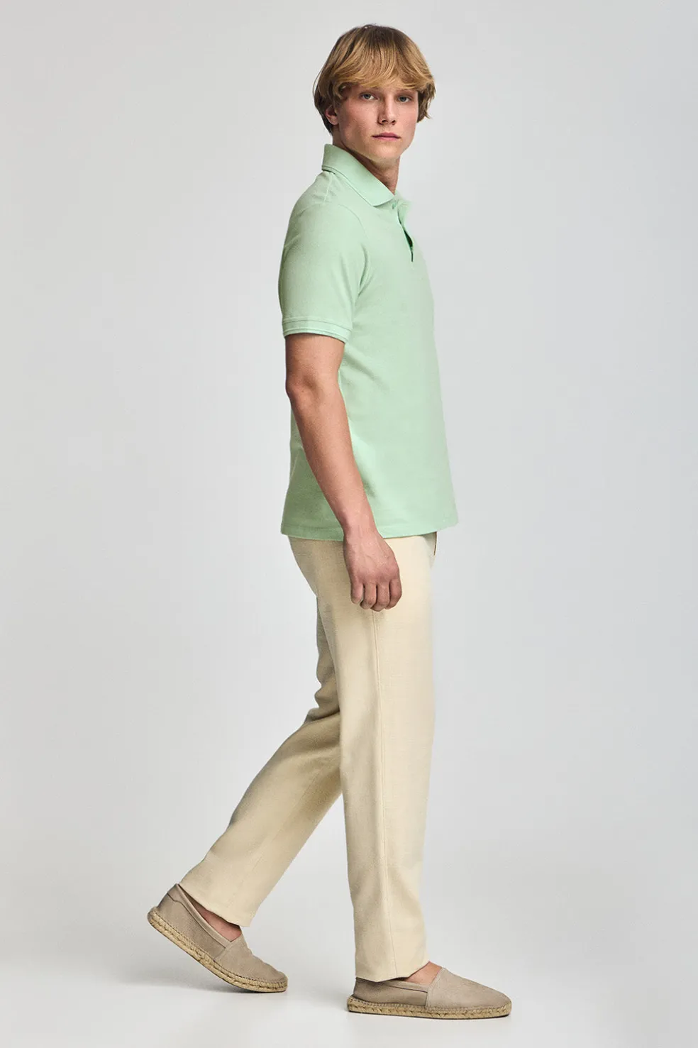 Polo color menta de manga corta y tres botones con logo bordado Rigby Go