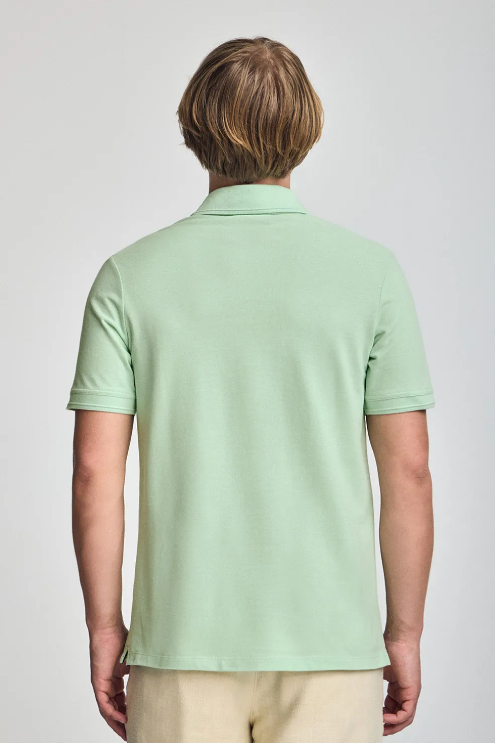 Polo color menta de manga corta y tres botones con logo bordado Rigby Go