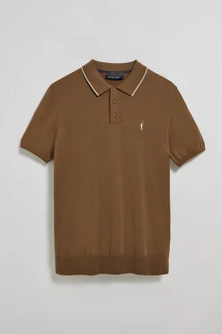 Polo color moca de punto con botones y bordado Rigby Go