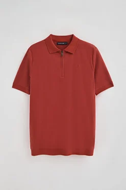 Polo color rojizo Esko con cremallera y monograma bordado