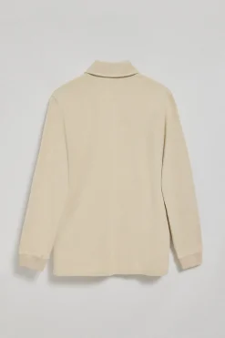 Polo de manga larga beige con dos botones y logo Rigby Go