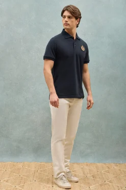 Polo Nautic azul marino con detalle de parche naútico en el pecho