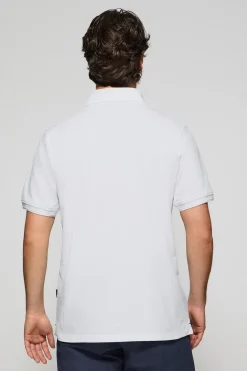 Polo Nautic blanco con detalle de parche naútico en el pecho